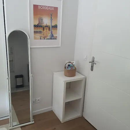 בית אירוח Jolie Parentale, Et Salle D'eau, Avec Son Coin De Verdure A 5 Minutes A Pied Du Centre