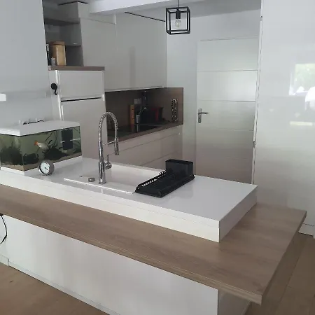 בית אירוח Jolie Parentale, Et Salle D'eau, Avec Son Coin De Verdure A 5 Minutes A Pied Du Centre בורדו