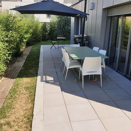 Jolie Parentale, Et Salle D'eau, Avec Son Coin De Verdure A 5 Minutes A Pied Du Centre בית אירוח